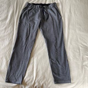 LULULEMON SIZE 6 JOGGERS